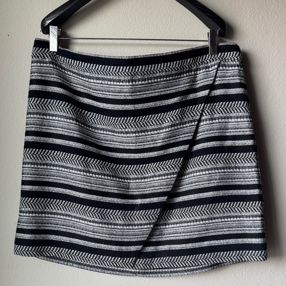 🤍🖤 JCrew Skirt Asymmetrical Detail